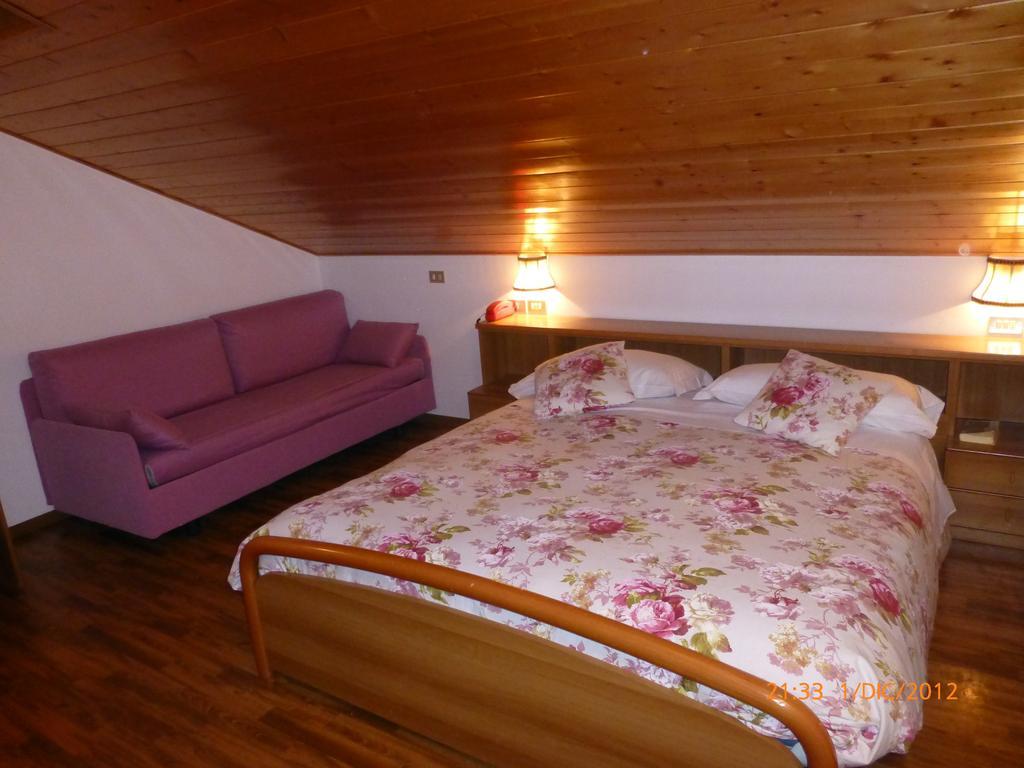 Hotel San Giovanni Vigo di Fassa Ruang foto