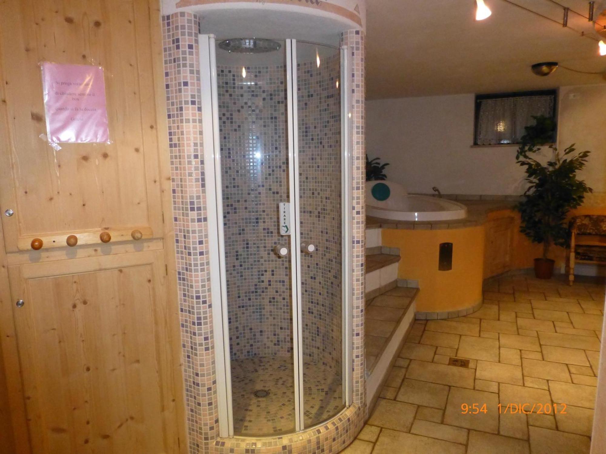 Hotel San Giovanni Vigo di Fassa Bagian luar foto
