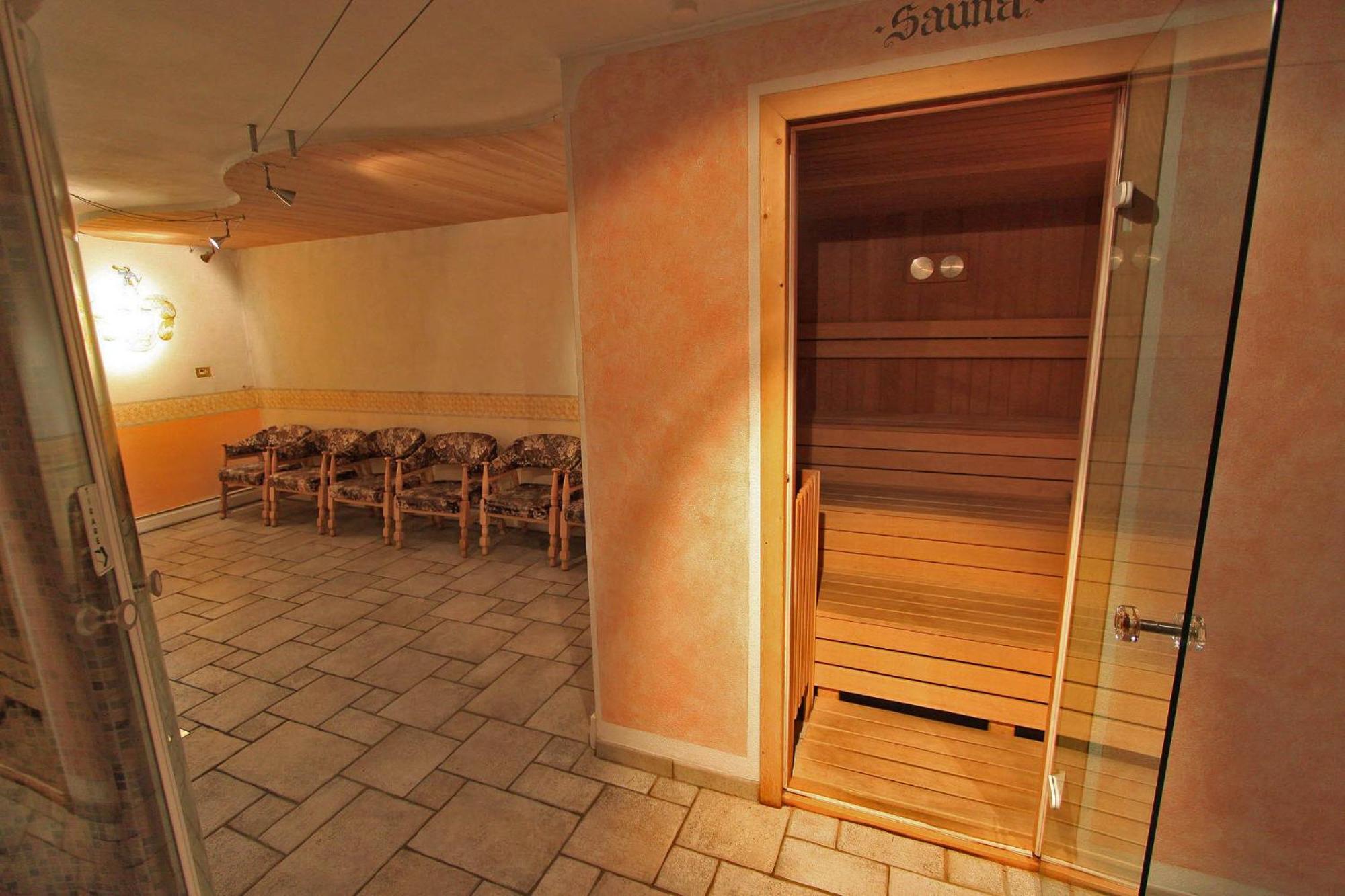 Hotel San Giovanni Vigo di Fassa Bagian luar foto