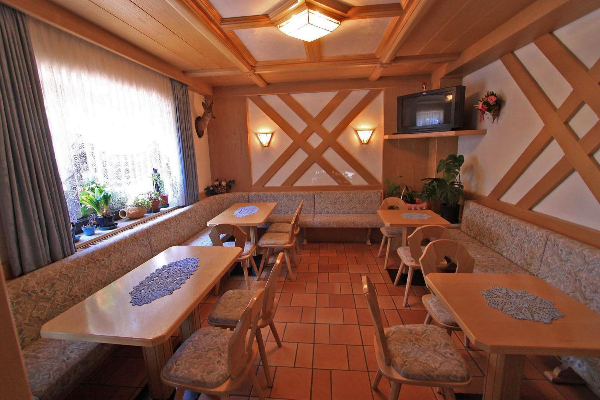 Hotel San Giovanni Vigo di Fassa Bagian luar foto