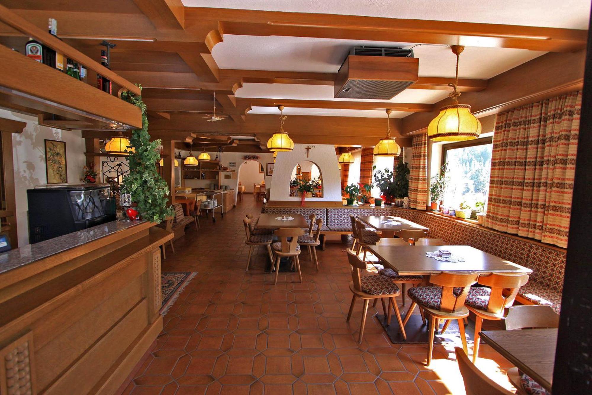 Hotel San Giovanni Vigo di Fassa Bagian luar foto