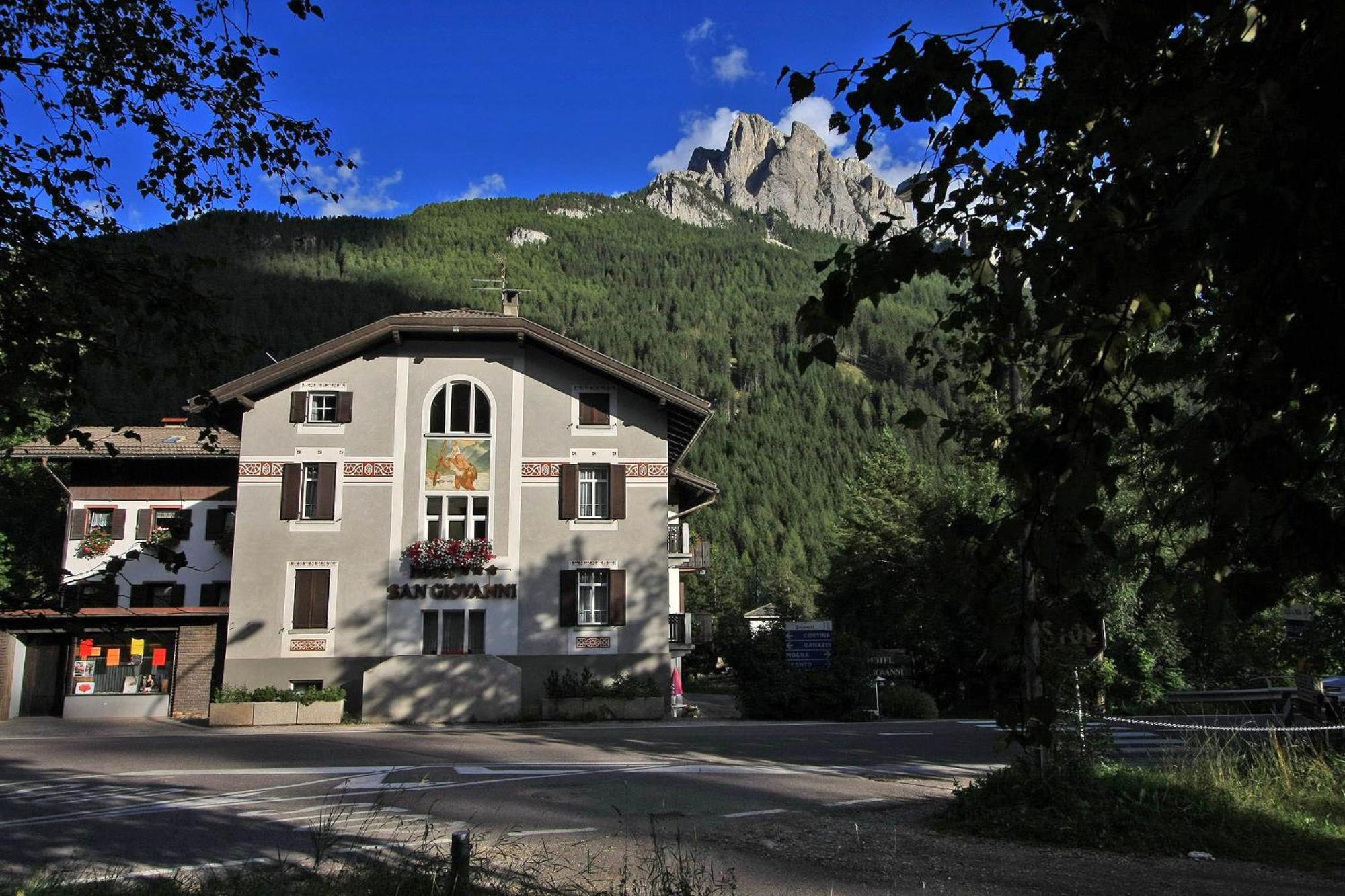Hotel San Giovanni Vigo di Fassa Bagian luar foto