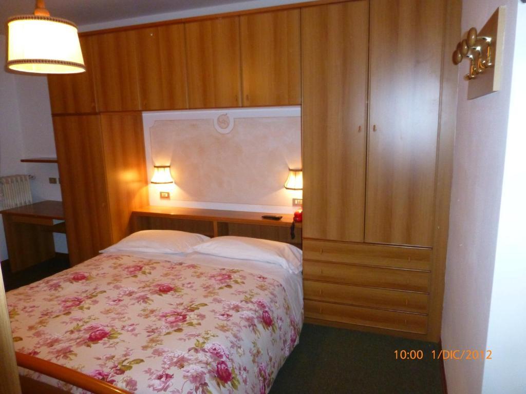 Hotel San Giovanni Vigo di Fassa Bagian luar foto