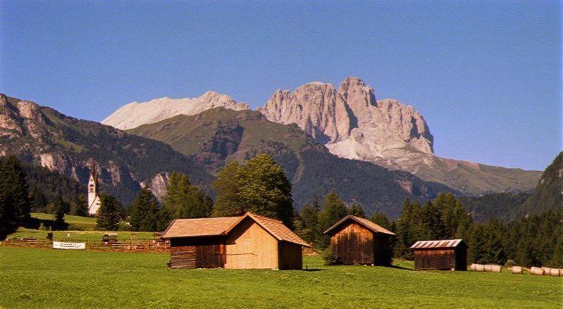 Hotel San Giovanni Vigo di Fassa Bagian luar foto