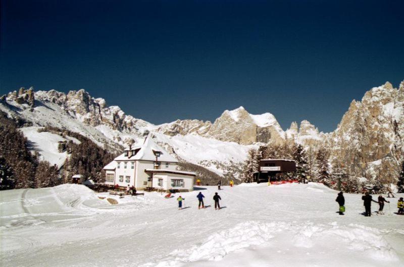 Hotel San Giovanni Vigo di Fassa Bagian luar foto