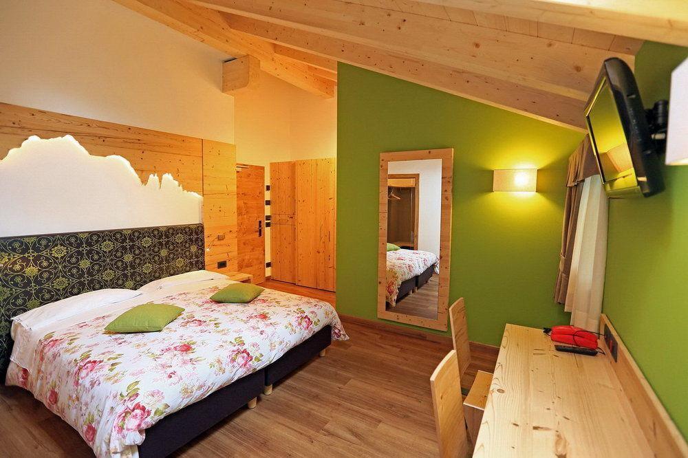 Hotel San Giovanni Vigo di Fassa Bagian luar foto