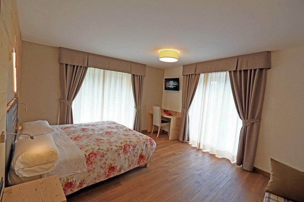 Hotel San Giovanni Vigo di Fassa Bagian luar foto