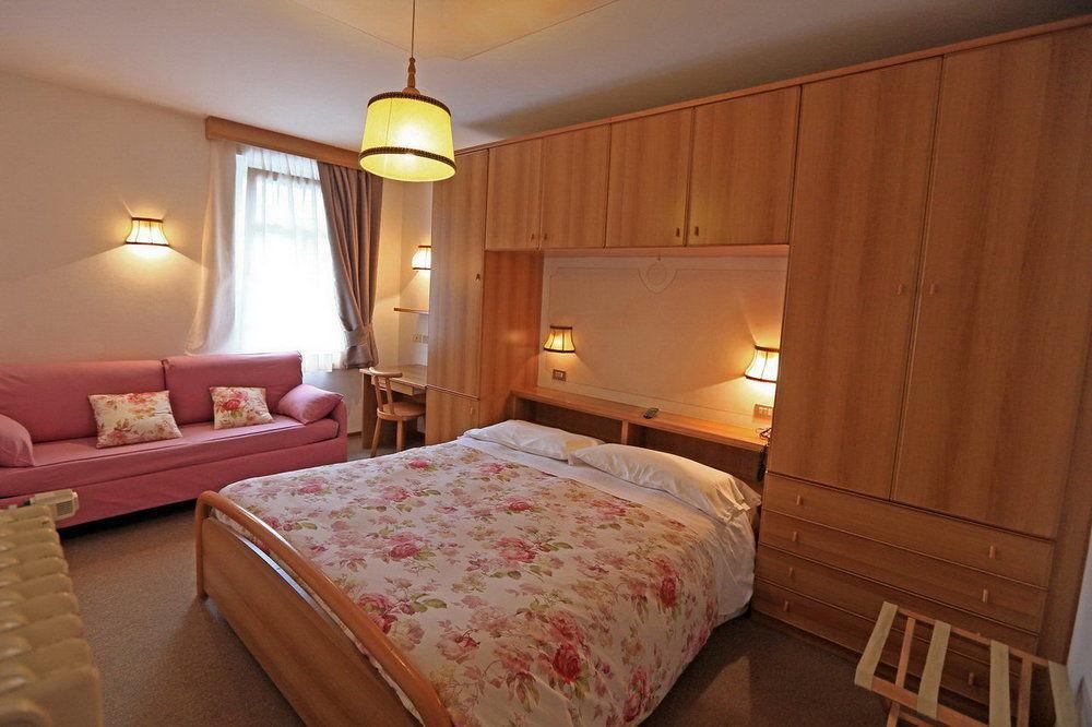 Hotel San Giovanni Vigo di Fassa Bagian luar foto