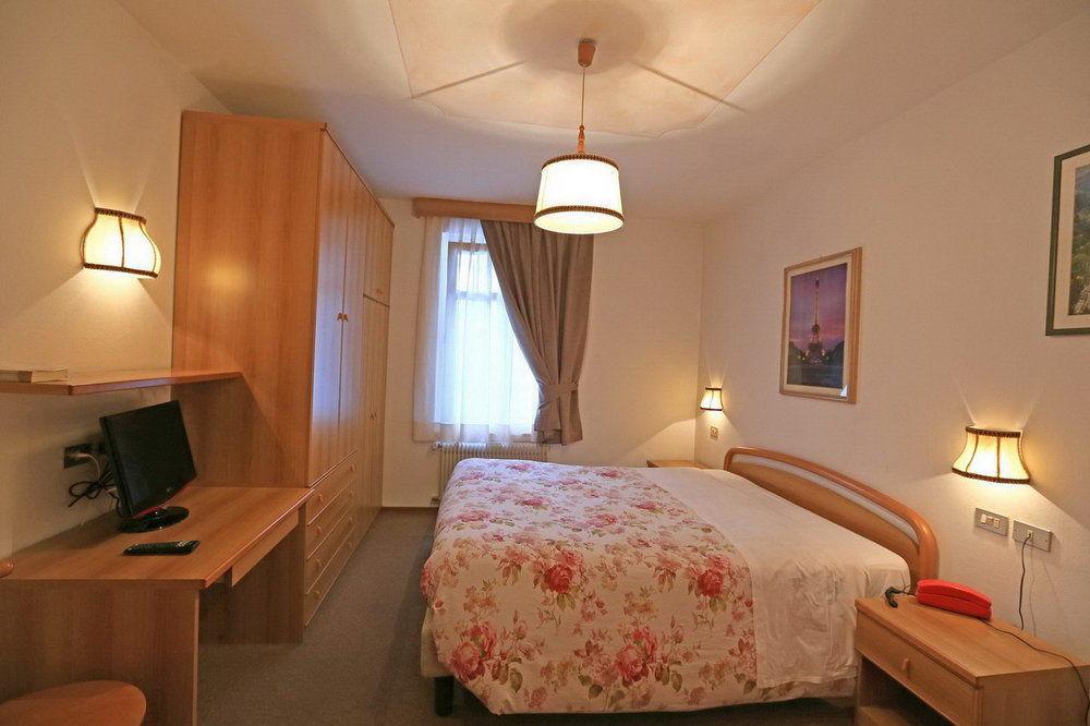 Hotel San Giovanni Vigo di Fassa Bagian luar foto