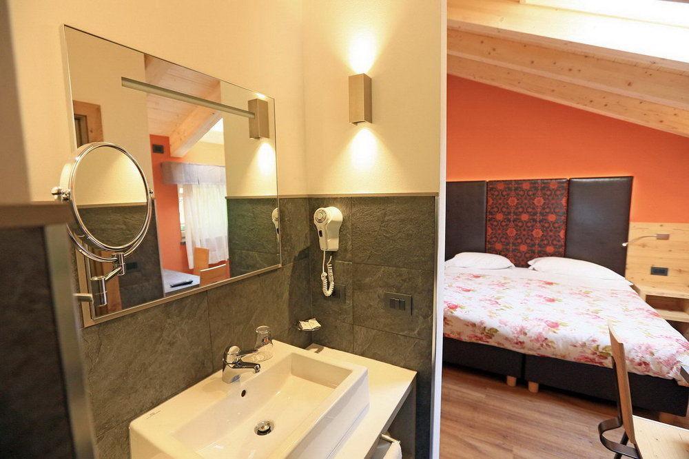 Hotel San Giovanni Vigo di Fassa Bagian luar foto