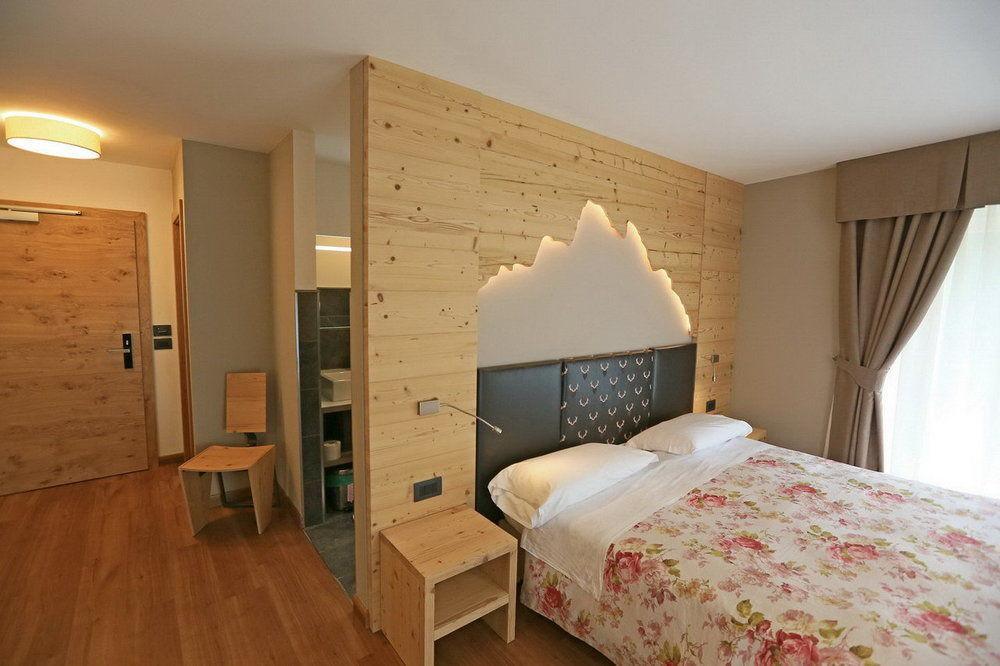 Hotel San Giovanni Vigo di Fassa Bagian luar foto