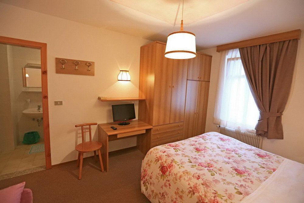 Hotel San Giovanni Vigo di Fassa Bagian luar foto