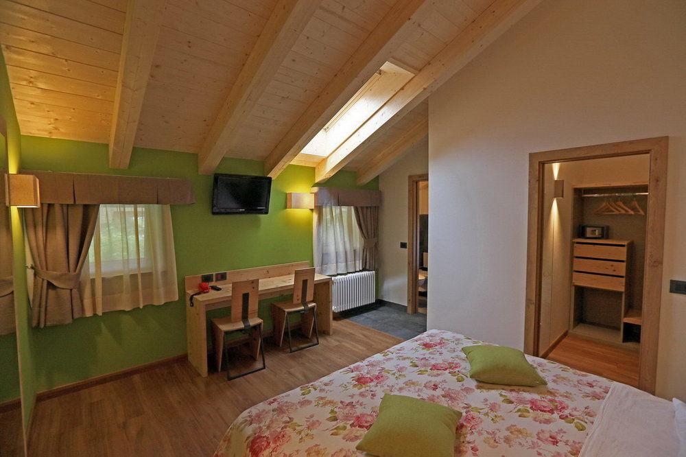 Hotel San Giovanni Vigo di Fassa Bagian luar foto