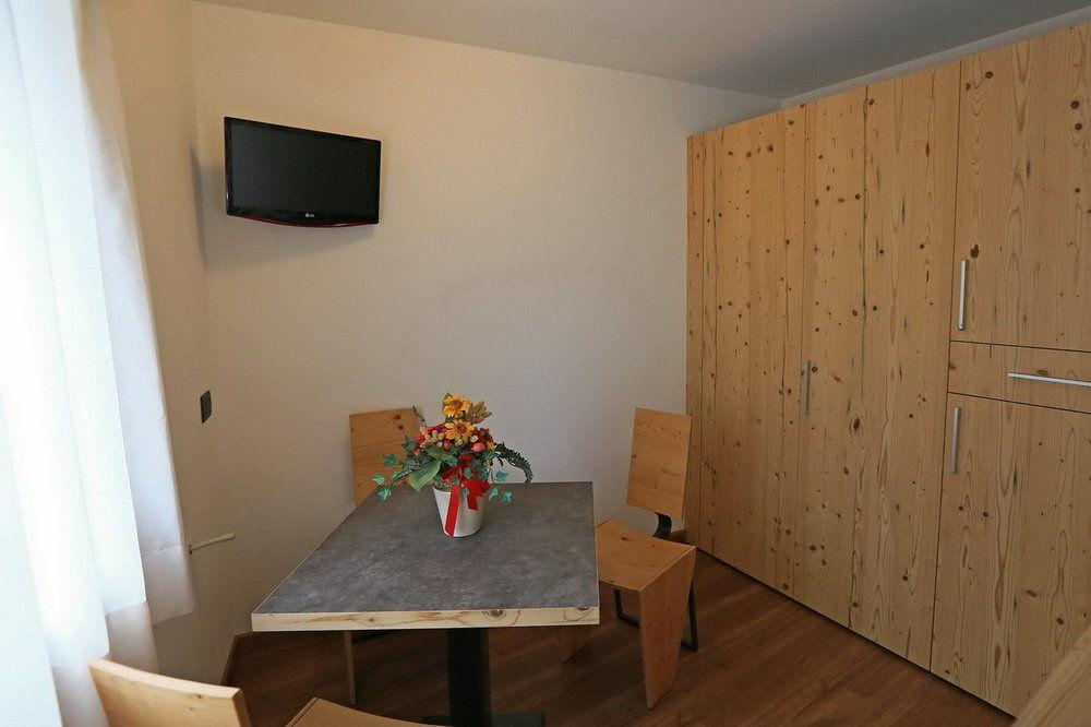Hotel San Giovanni Vigo di Fassa Bagian luar foto