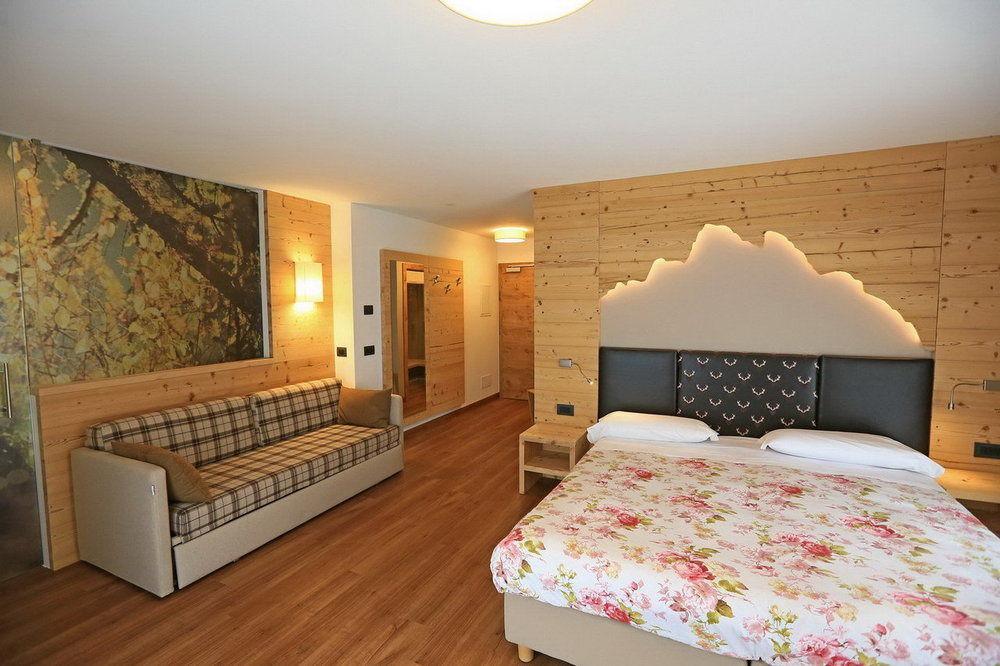 Hotel San Giovanni Vigo di Fassa Bagian luar foto
