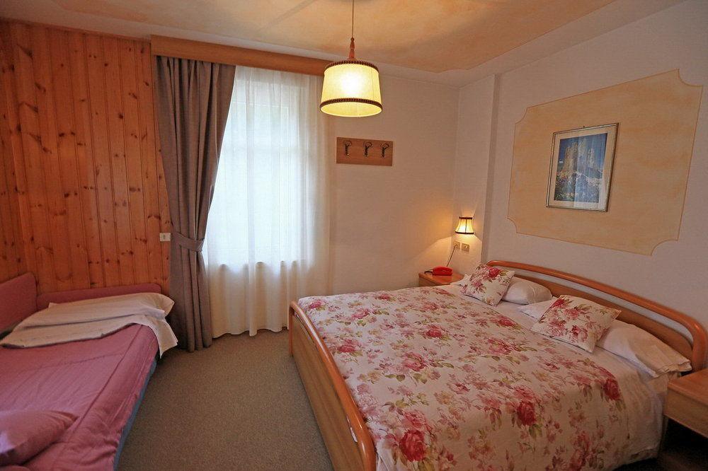 Hotel San Giovanni Vigo di Fassa Bagian luar foto