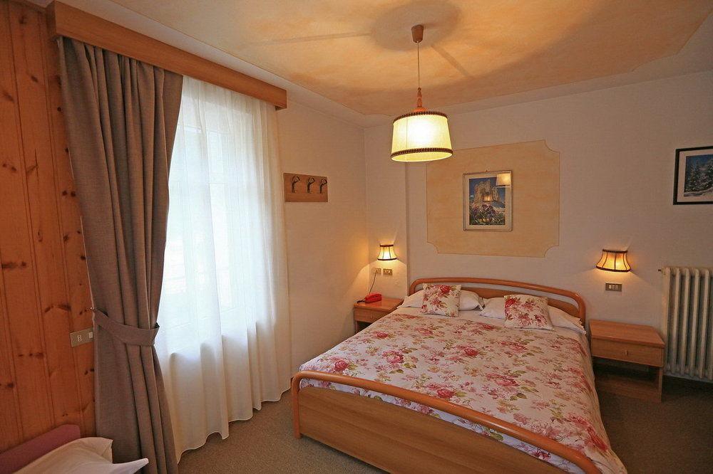 Hotel San Giovanni Vigo di Fassa Bagian luar foto