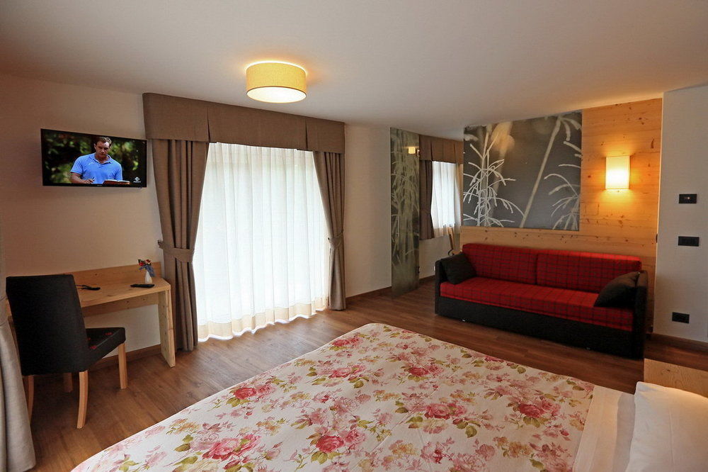 Hotel San Giovanni Vigo di Fassa Bagian luar foto
