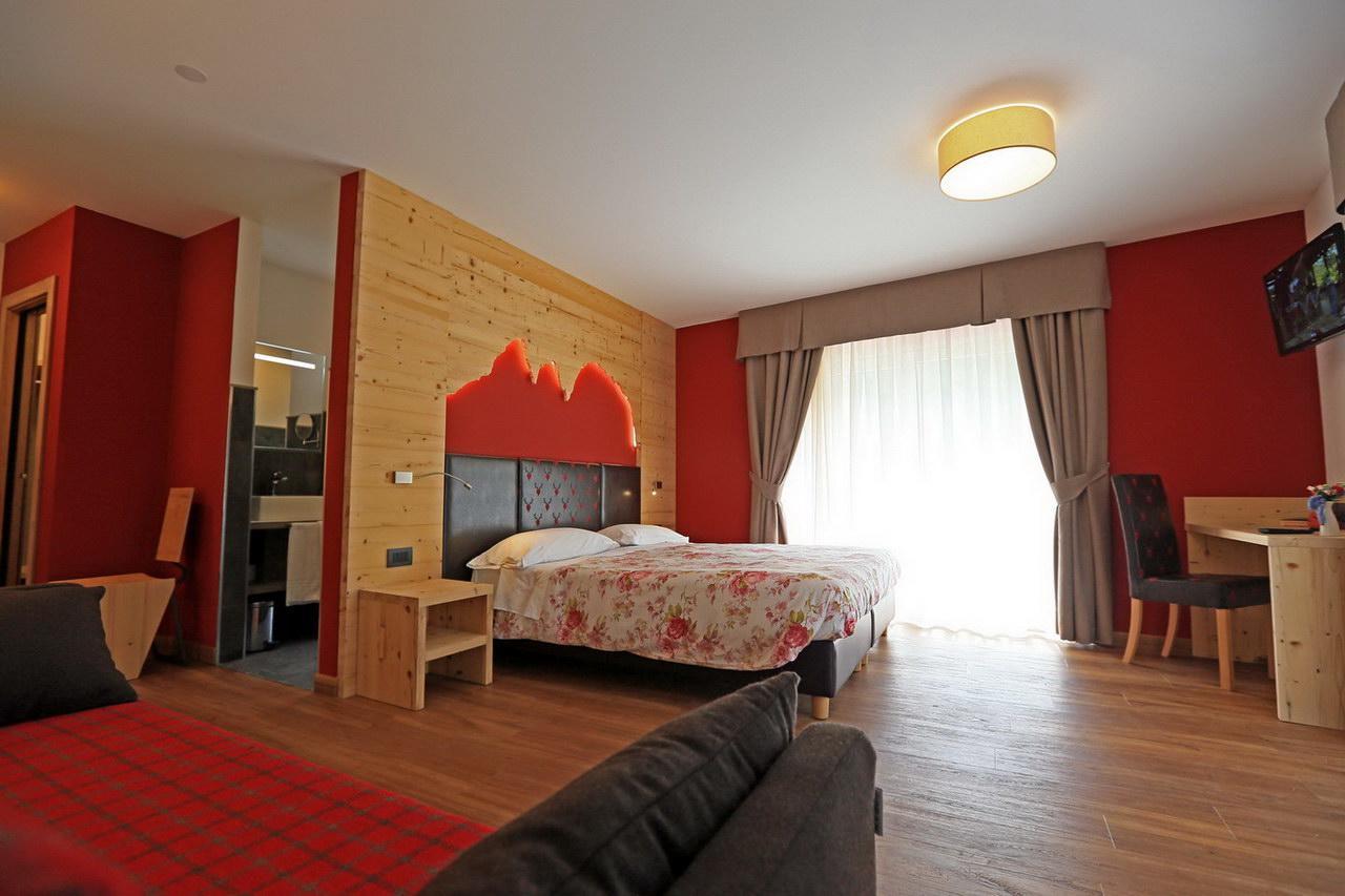 Hotel San Giovanni Vigo di Fassa Bagian luar foto