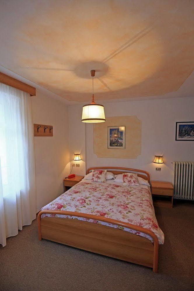 Hotel San Giovanni Vigo di Fassa Bagian luar foto